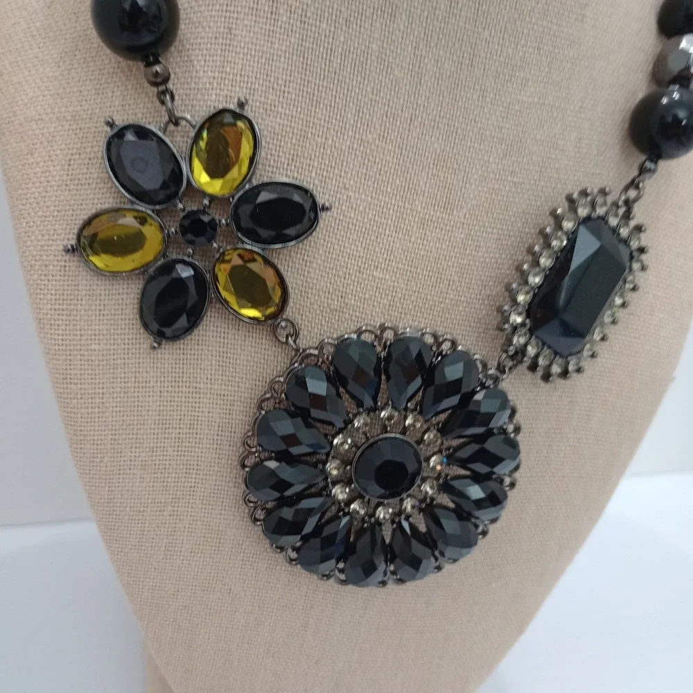 Premier Designs Black Beaded‎ Floral Statement Necklace w/ Detachable Brooch